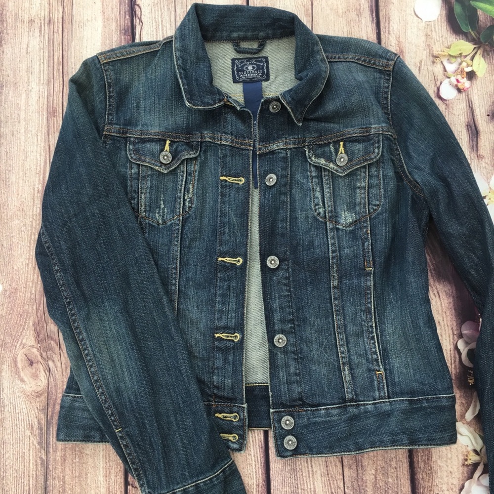 🌼 SALE! Lucky Brand Distressed Jean Jacket!